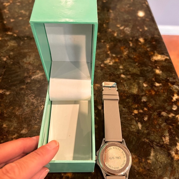 Fun, modern watch! - Picture 6 of 8